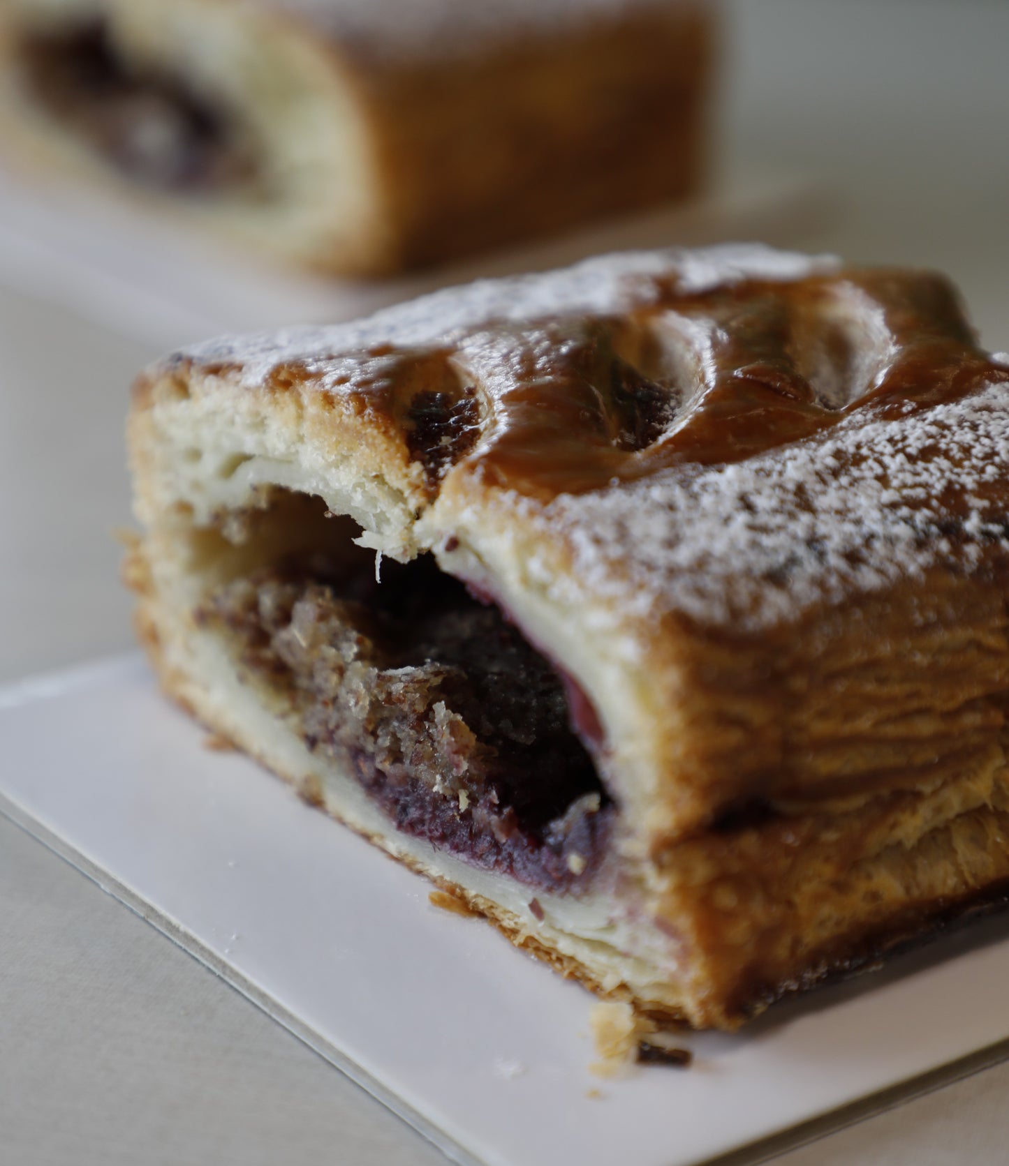 Jalousies aux fruits rouges et crème d’amande